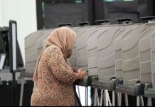 选前一周民调:民主党领先8个百分点,生活成本仍是首要议题